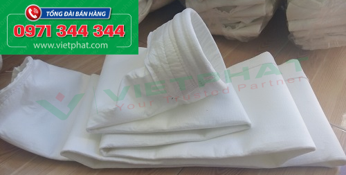 Túi lọc bụi PE 550 có trọng lượng 550g/m², đây là một trong các dòng sản phẩm túi lọc bụi Polyester có trọng lượng cao nhất, hiệu quả lọc bụi cao nhất.